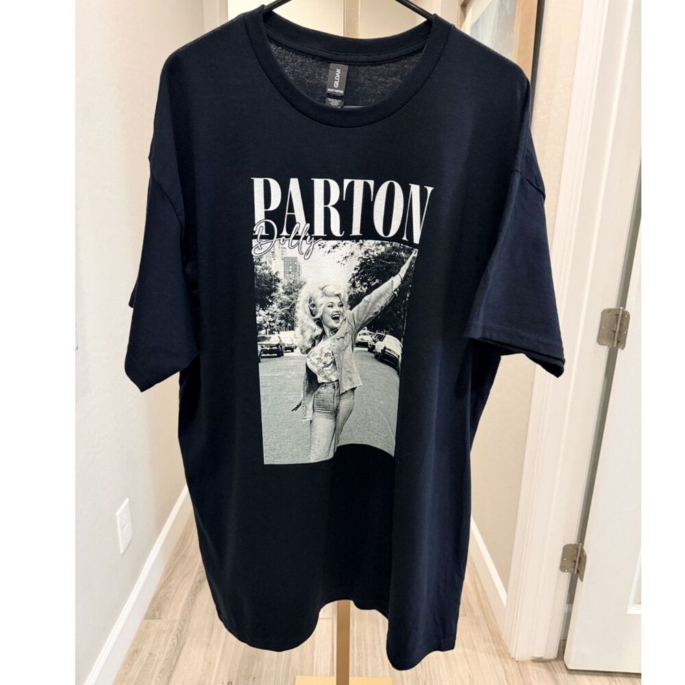 NWOT Dolly Parton Black Graphic T Shirt XL Country Music Western Oversized Tee